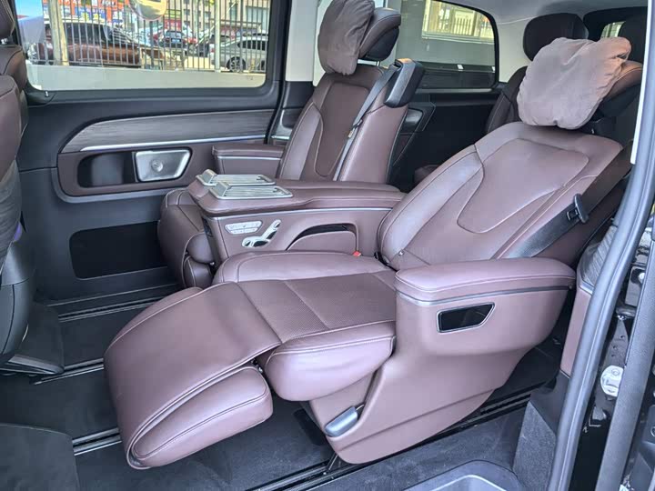 Mercedes-Benz V-Class, 2024 — фото 9 из 9