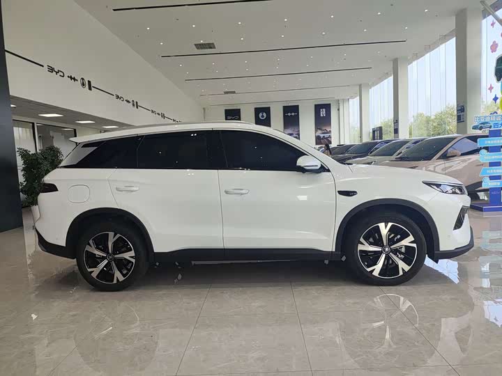 BYD Song Pro Hybrid, 2025 — фото 4 из 9