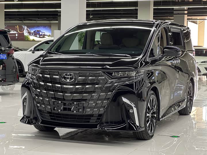 Toyota Alphard, 2024 — купить в Казани под ключ