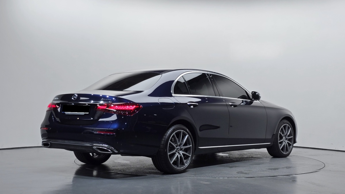 Mercedes-Benz E-Class, 2022 — фото 2 из 12