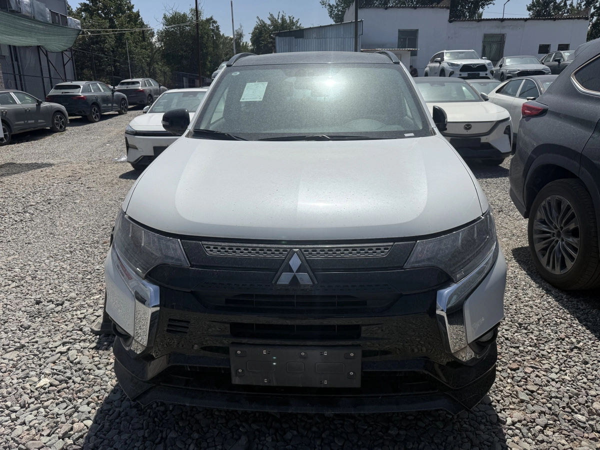 Mitsubishi Outlander, 2022