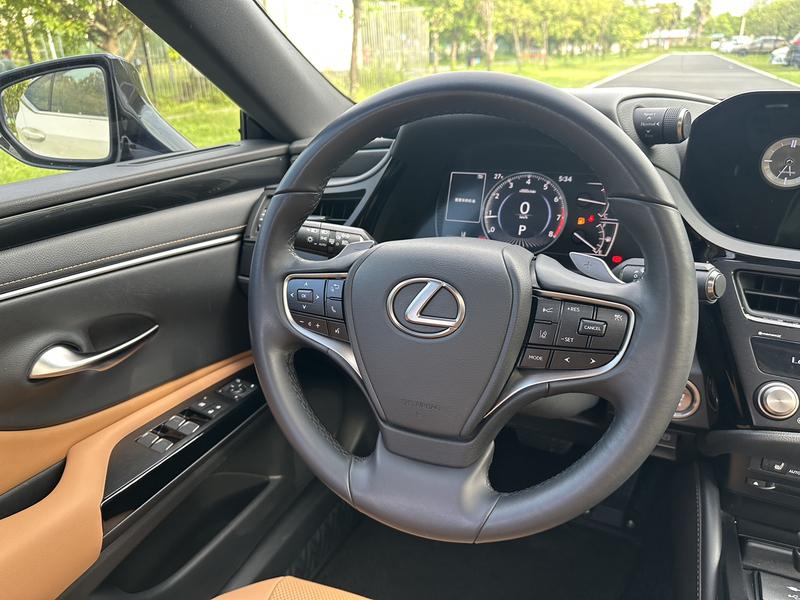 Lexus ES, 2022 — фото 9 из 12