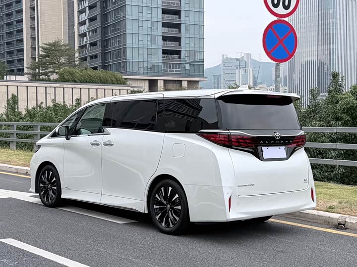Toyota Alphard, 2023 — фото 4 из 9