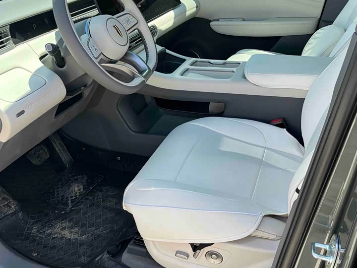 Hongqi HS6 Hybrid, 2025 — фото 7 из 9