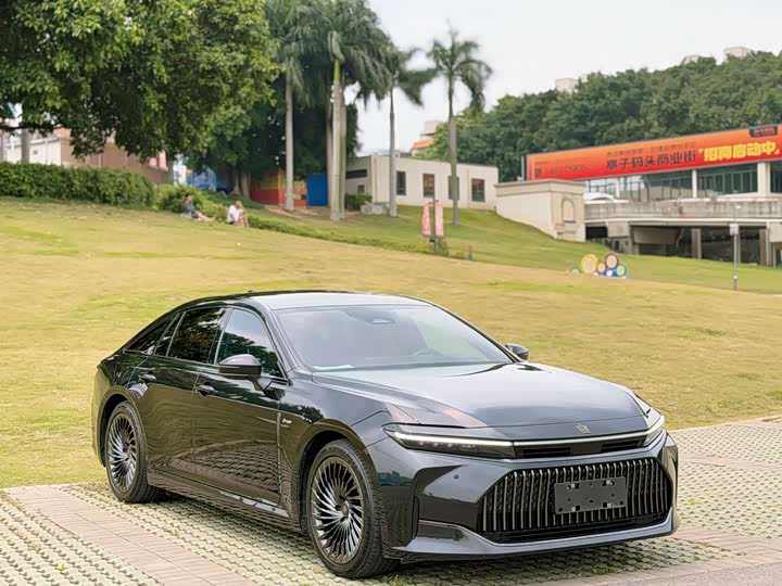 Toyota Crown Sedan, 2024 — фото 3 из 9