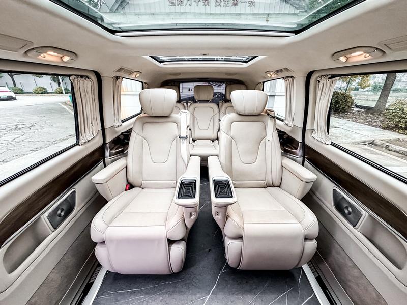 Mercedes-Benz V-Class, 2023 — фото 10 из 12