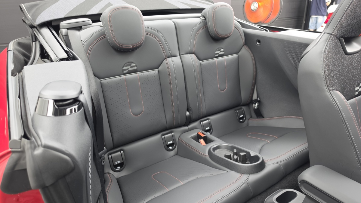 Mini Cooper Convertible, 2025 — фото 11 из 12