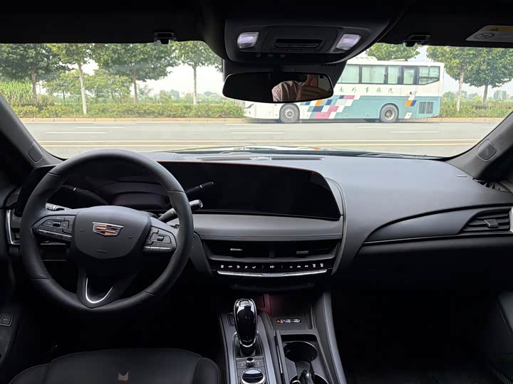 Cadillac CT5, 2026 — фото 5 из 9