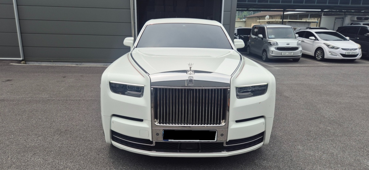 Rolls-Royce Phantom, 2025 — фото 5 из 12