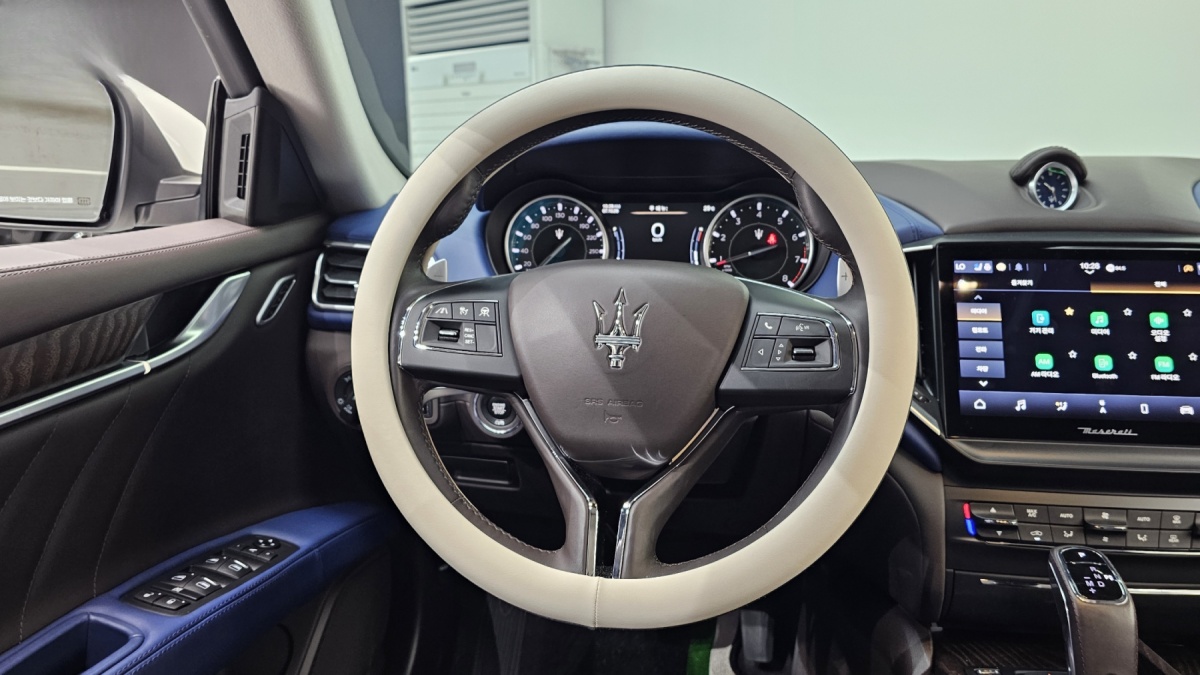 Maserati Ghibli, 2022 — фото 12 из 12