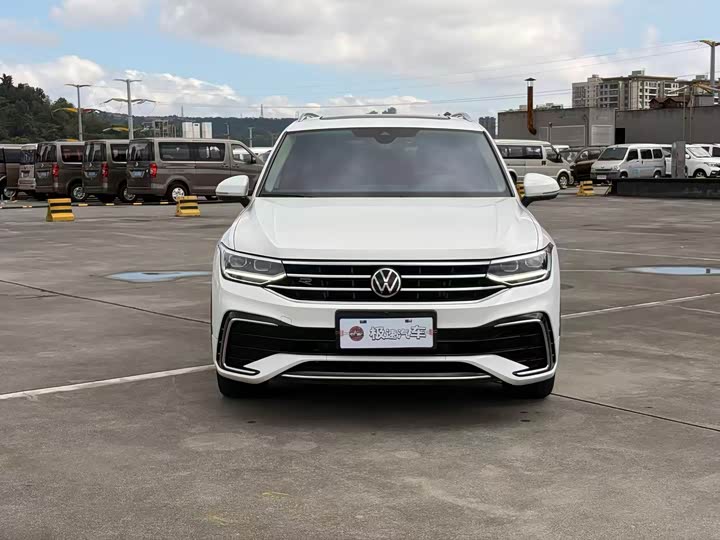 Volkswagen Tiguan L Pro, 2024 — фото 2 из 9
