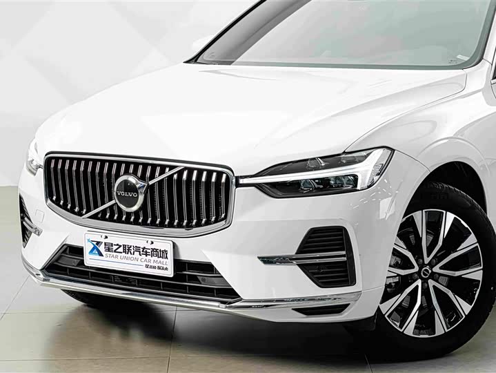 Volvo XC60, 2023 — фото 2 из 9