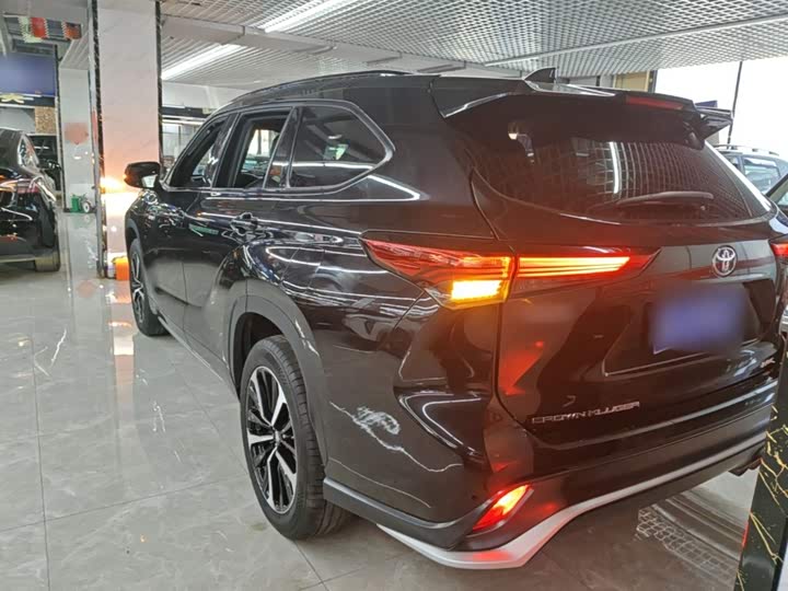 Toyota Crown Kluger, 2021 — фото 5 из 9