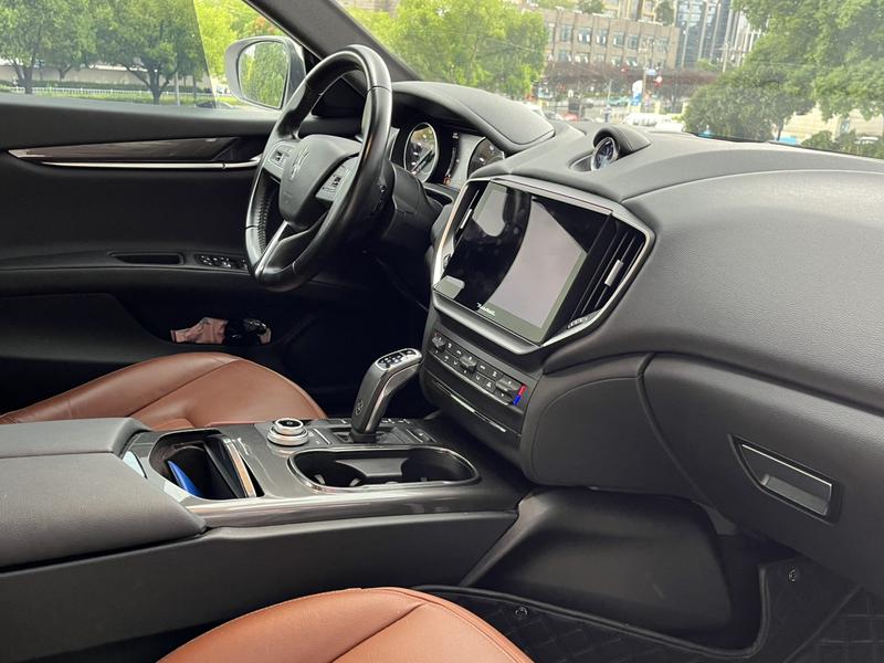Maserati Ghibli, 2022 — фото 7 из 12