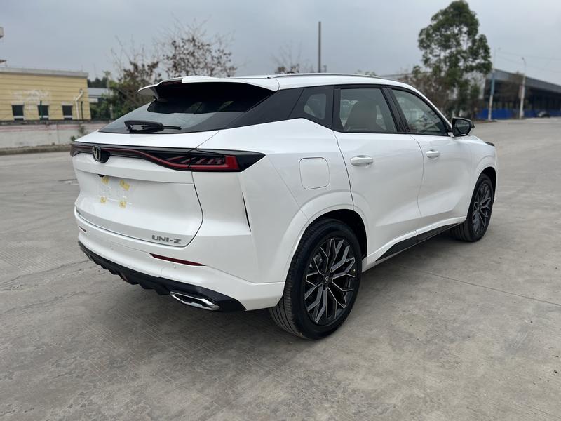 Changan UNI-Z Hybrid, 2026 — фото 6 из 12