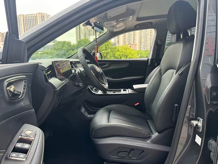 Roewe RX5 Hybrid, 2022 — фото 7 из 9