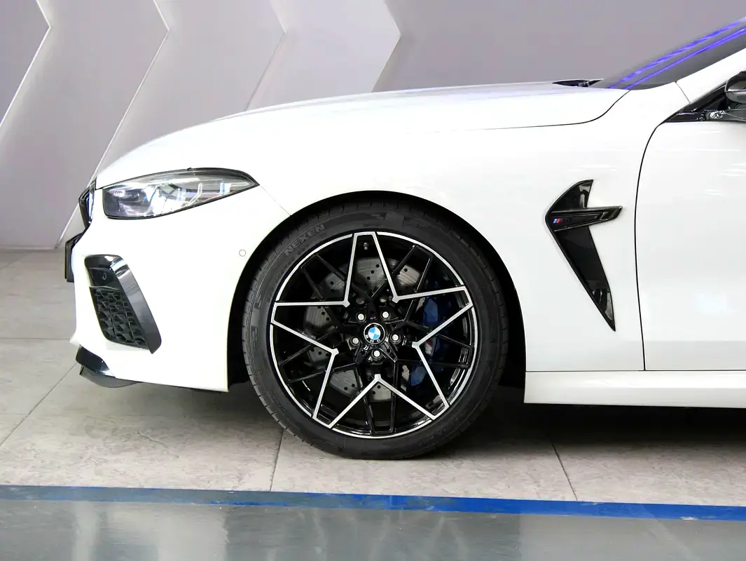 BMW M8, 2024 — фото 8 из 10