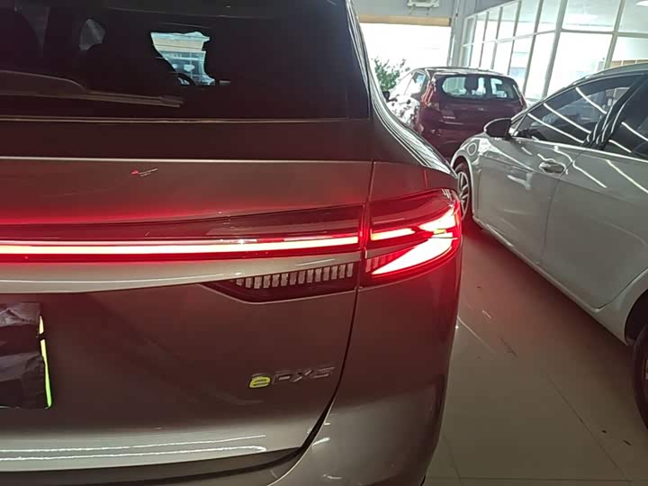 Roewe RX5 Hybrid, 2023 — фото 8 из 9