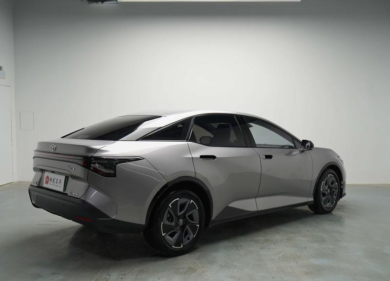 Toyota bZ3, 2023 — фото 4 из 11
