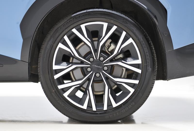 Lynk & Co 08 EM-P Hybrid, 2025 — фото 11 из 12
