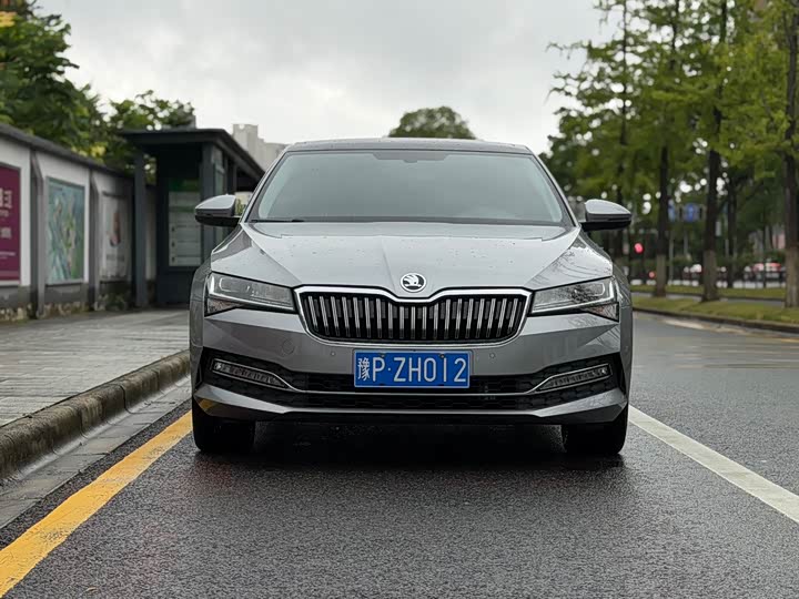 Skoda Superb, 2022 — фото 2 из 9