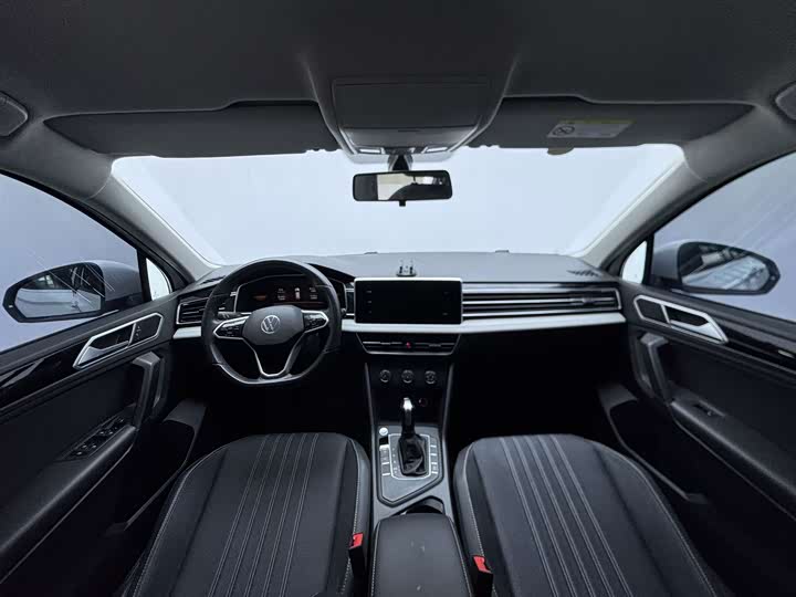 Volkswagen Tiguan L Pro, 2022 — фото 6 из 9