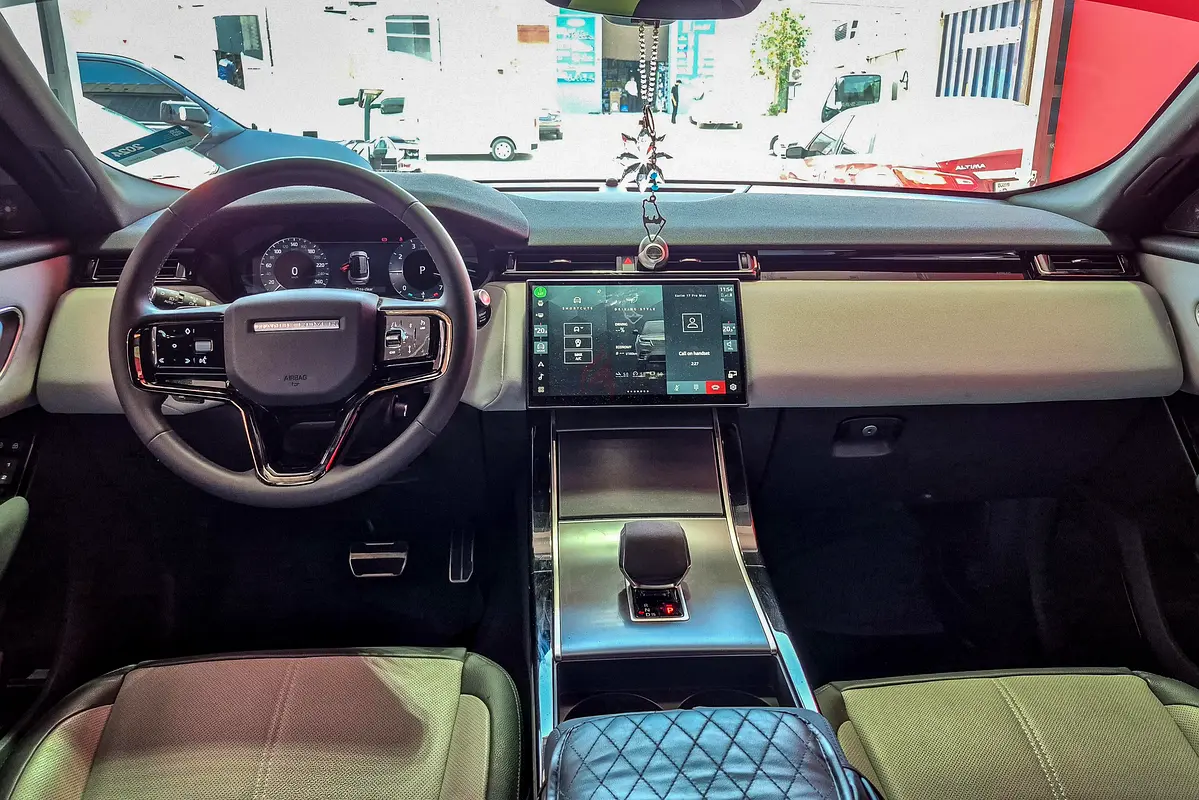 Land Rover Range Rover Velar, 2024 — фото 9 из 10
