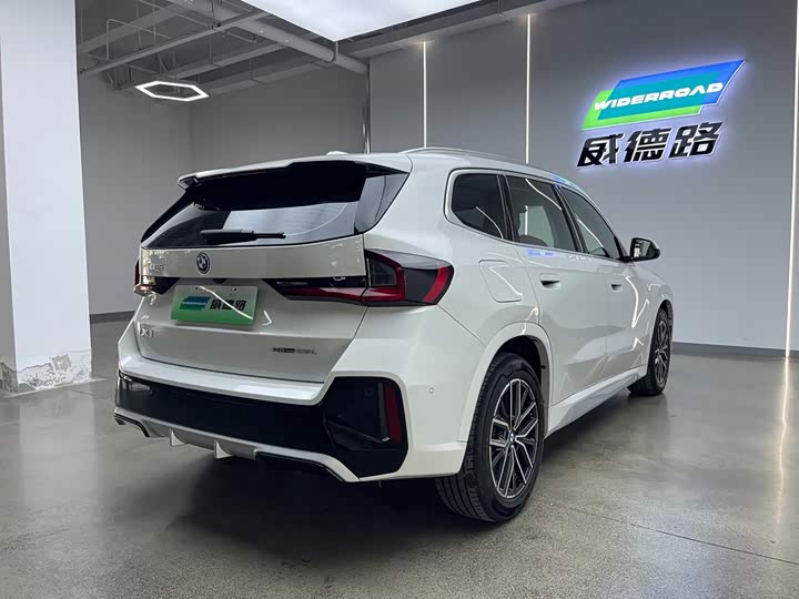 BMW iX1, 2025 — фото 7 из 9