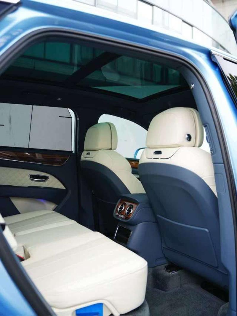 Bentley Bentayga, 2023 — фото 4 из 5