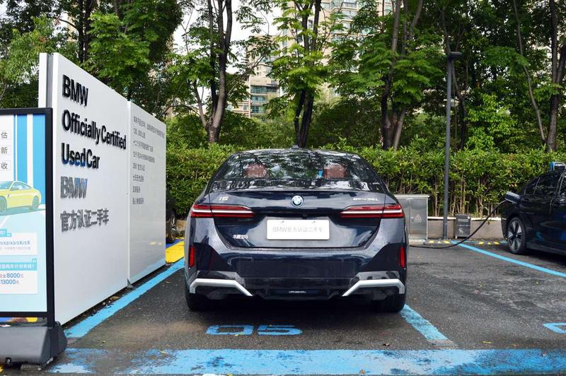 BMW i5, 2025 — фото 4 из 11