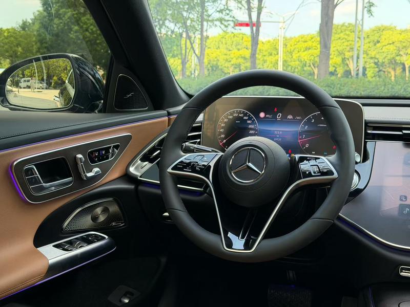Mercedes-Benz E-Class, 2025 — фото 7 из 10