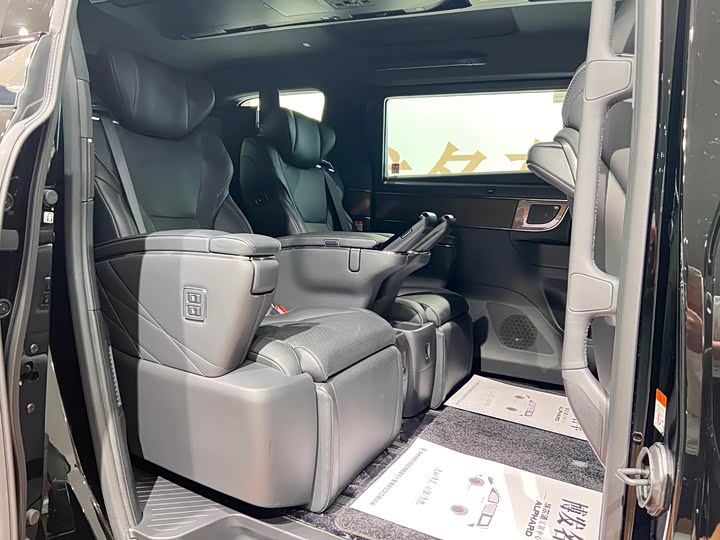 Toyota Vellfire, 2025 — фото 9 из 9