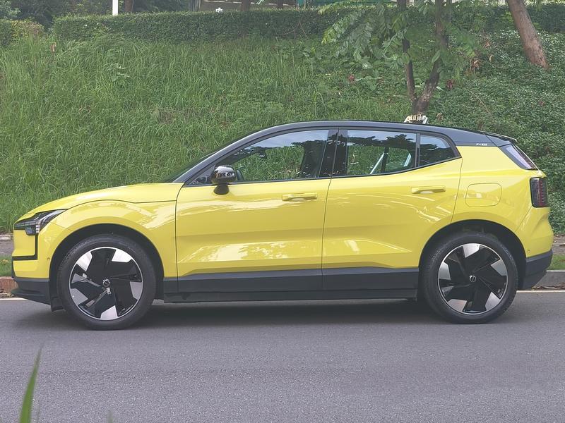 Volvo EX30, 2024 — фото 3 из 12