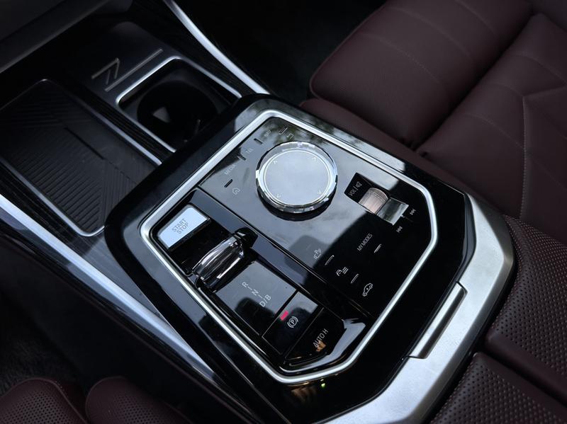 BMW i7, 2025 — фото 10 из 12