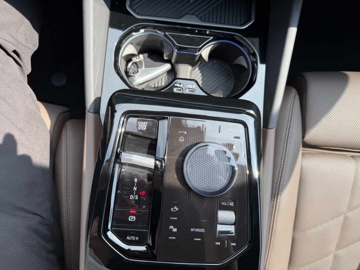 BMW 5 Series, 2025 — фото 8 из 12
