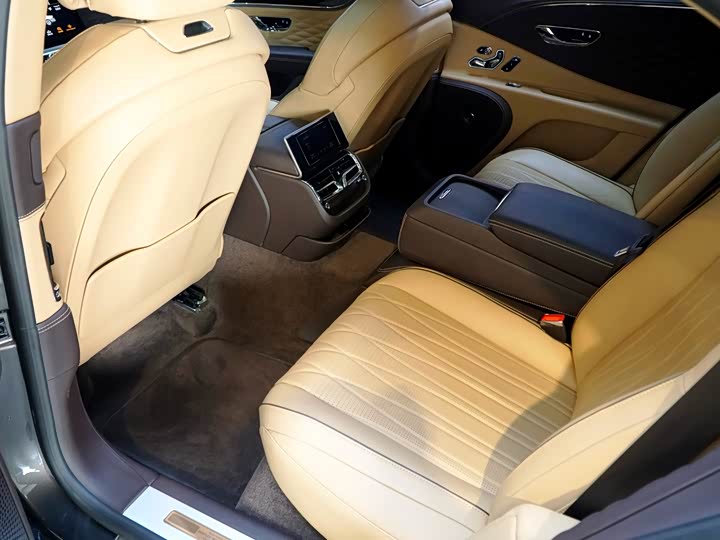 Bentley Flying Spur, 2023 — фото 7 из 9