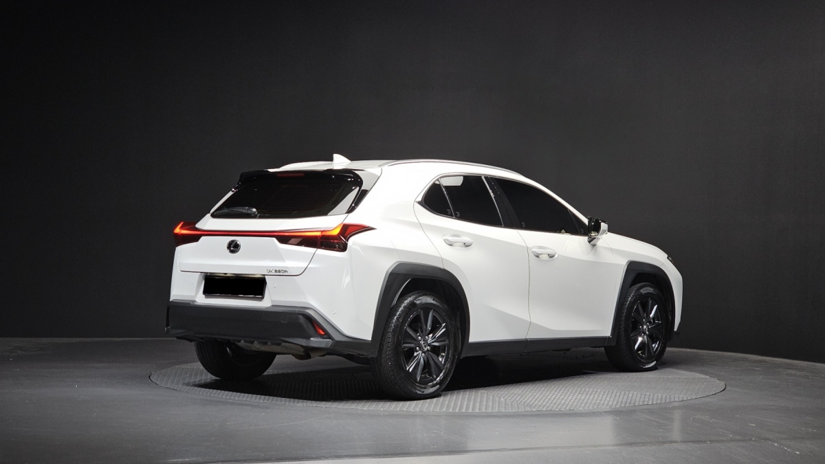 Lexus UX, 2023 — фото 2 из 12