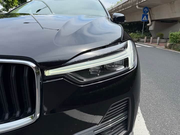Volvo XC60 Hybrid, 2021 — фото 4 из 9