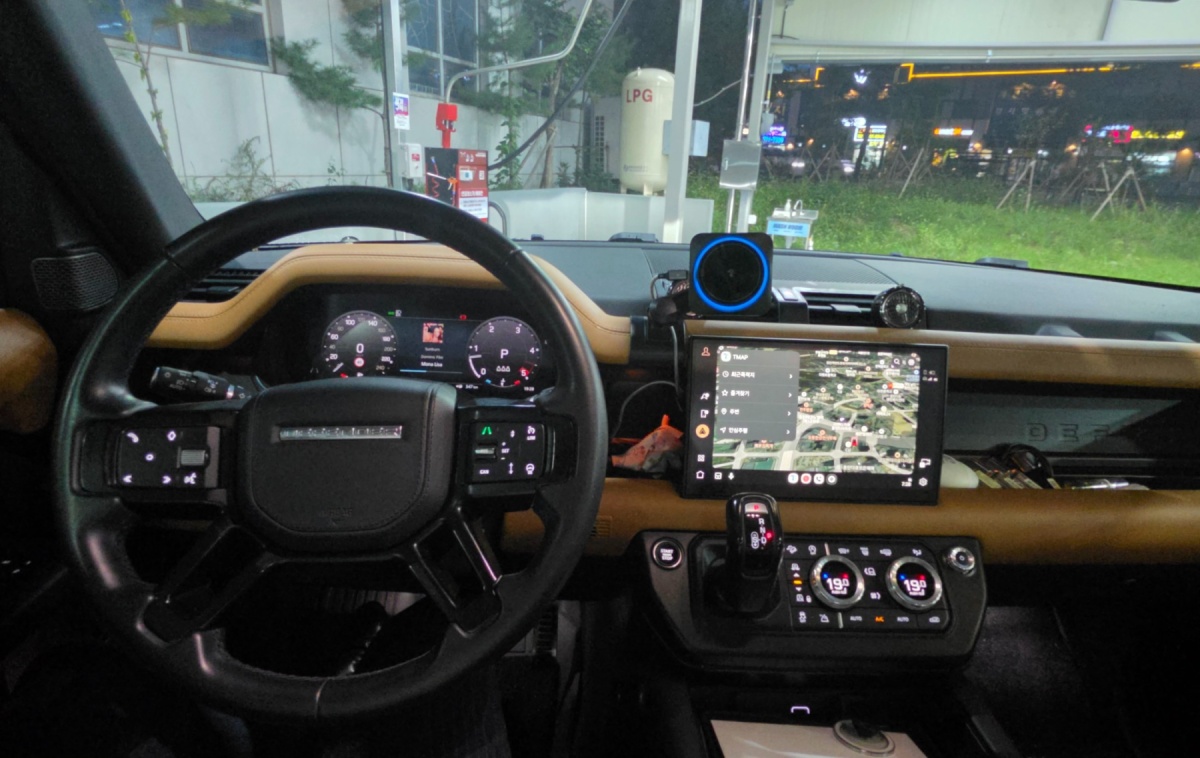 Land Rover Defender, 2022 — фото 8 из 12