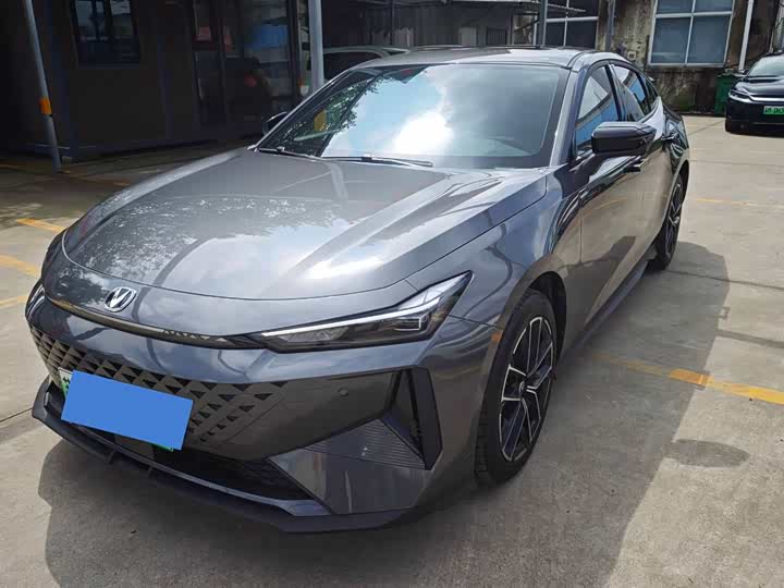 Changan UNI-V Hybrid, 2025 — купить в Казани под ключ
