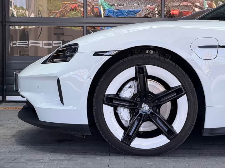 Porsche Taycan, 2025 — фото 4 из 9
