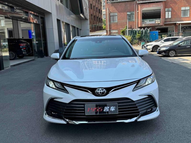 Toyota Camry, 2023 — фото 2 из 10