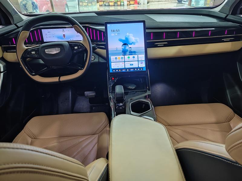 Geely Atlas L, 2023 — фото 7 из 10