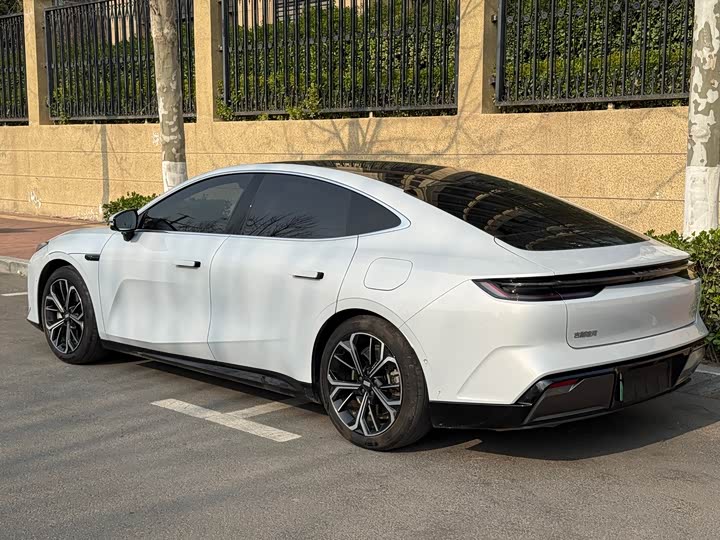 Geely Galaxy E8, 2024 — фото 3 из 9