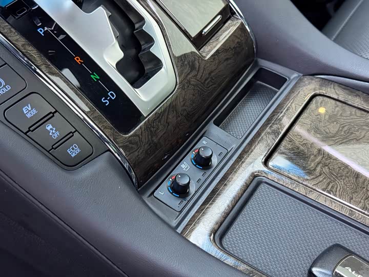 Toyota Alphard, 2022 — фото 7 из 9
