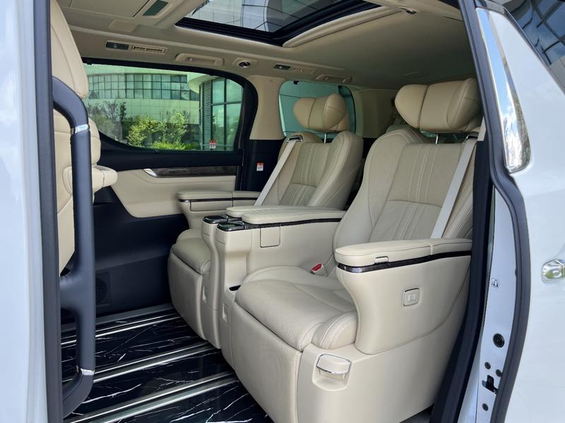 Toyota Alphard, 2023 — фото 9 из 10