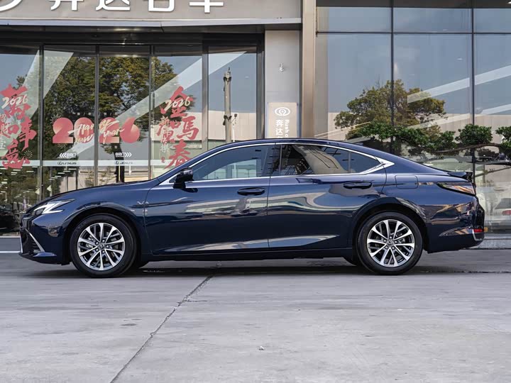 Lexus ES, 2025 — фото 4 из 9