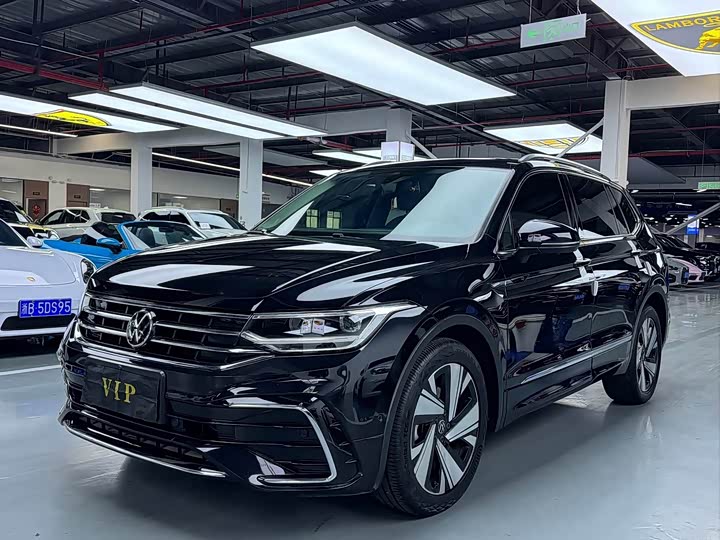 Volkswagen Tiguan L Pro, 2023 — купить в Смоленске под ключ
