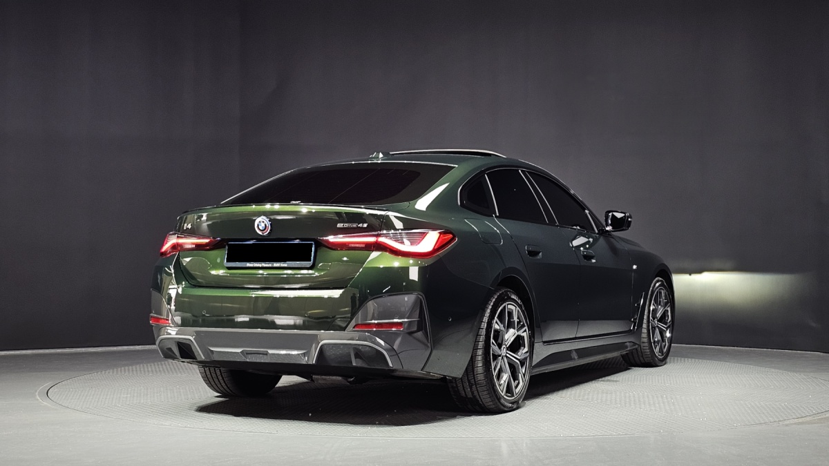BMW i4, 2022 — фото 2 из 12