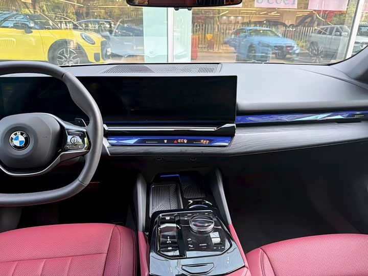 BMW 5 Series, 2025 — фото 9 из 9
